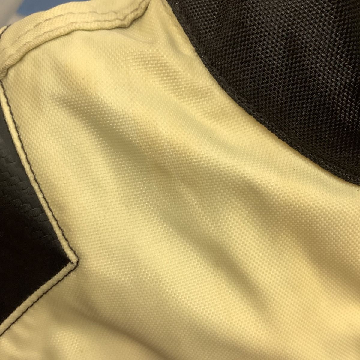 ブラック×アイボリー