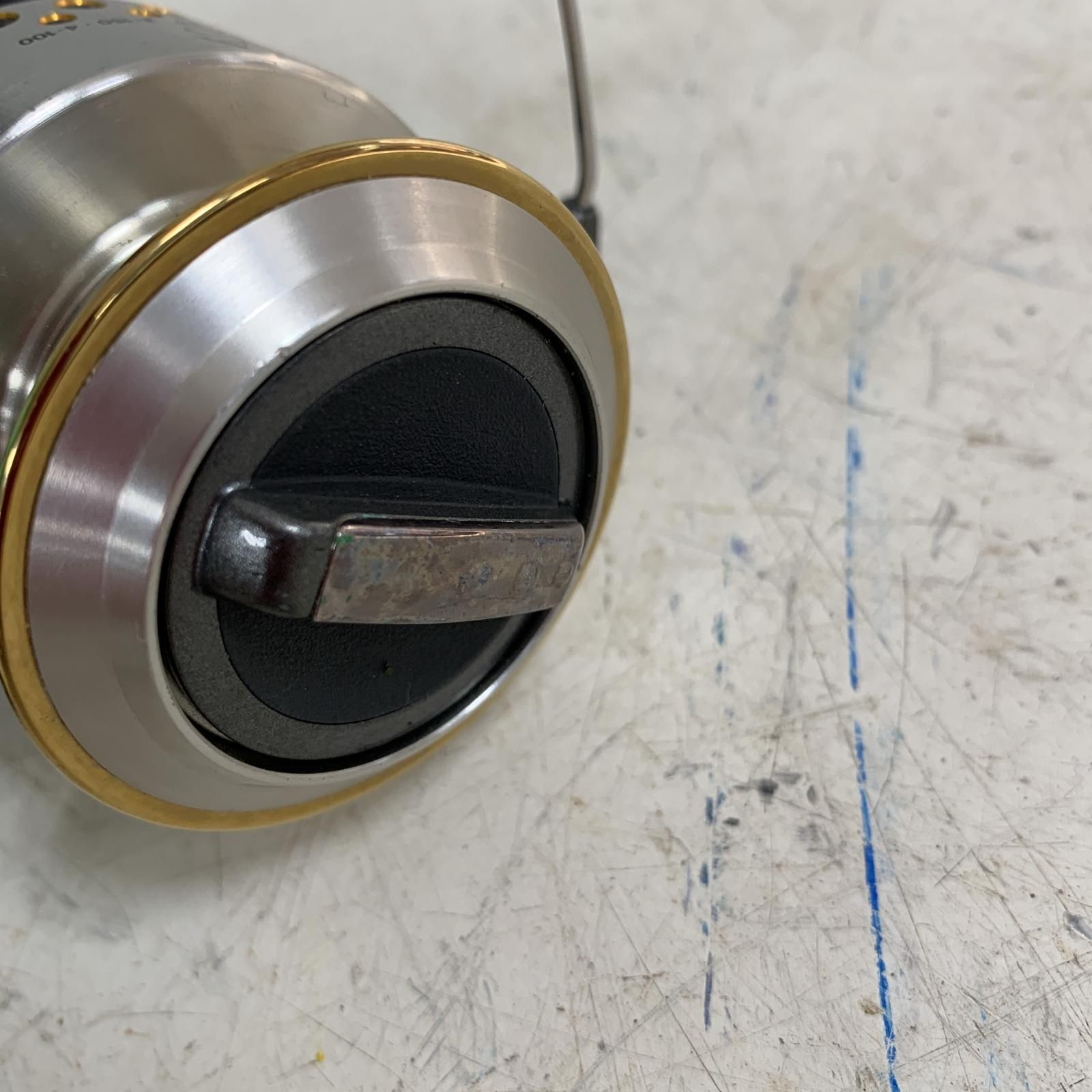 SHIMANO シマノ ステラAR3000 キズ有 スピニングリール SC 80F SHIMANO シマノ ステラAR3000 キズ有 スピニングリール SC 80F