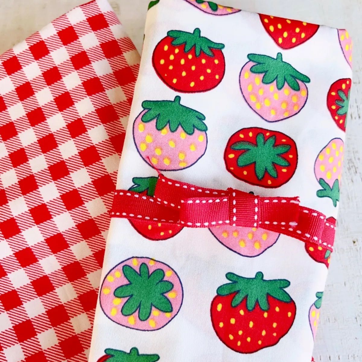 生地 ファブリック いちご フルーツ柄 2枚セット 赤 ギンガム チェック  