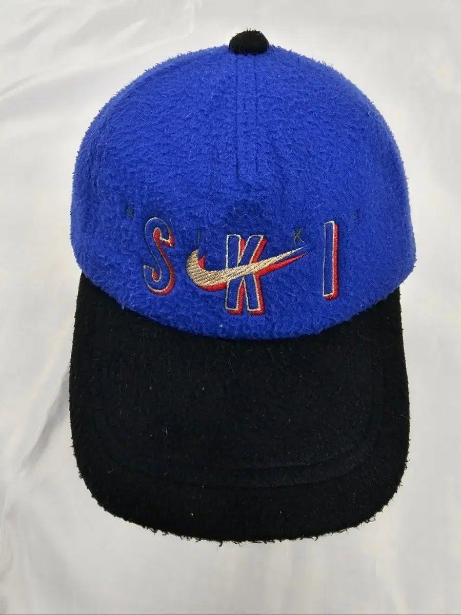 AWESOME NEEDS(オーサムニーズ) ベルボーイキャップ ファー ドット