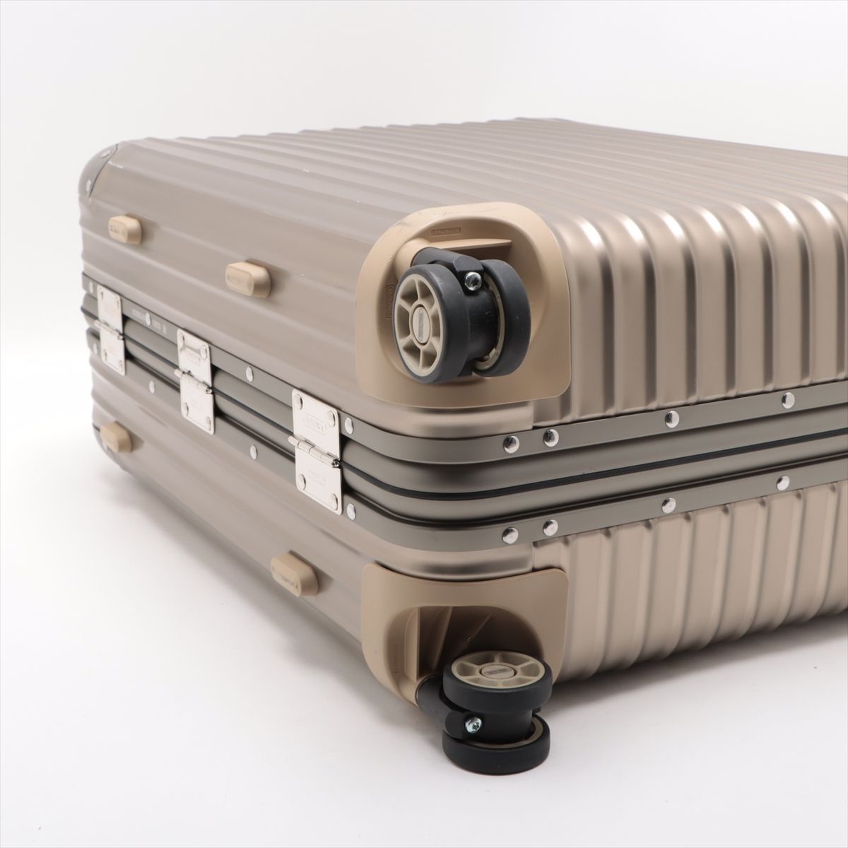 極美品 リモワ トパーズ チタニウム アルミニウム スーツケース