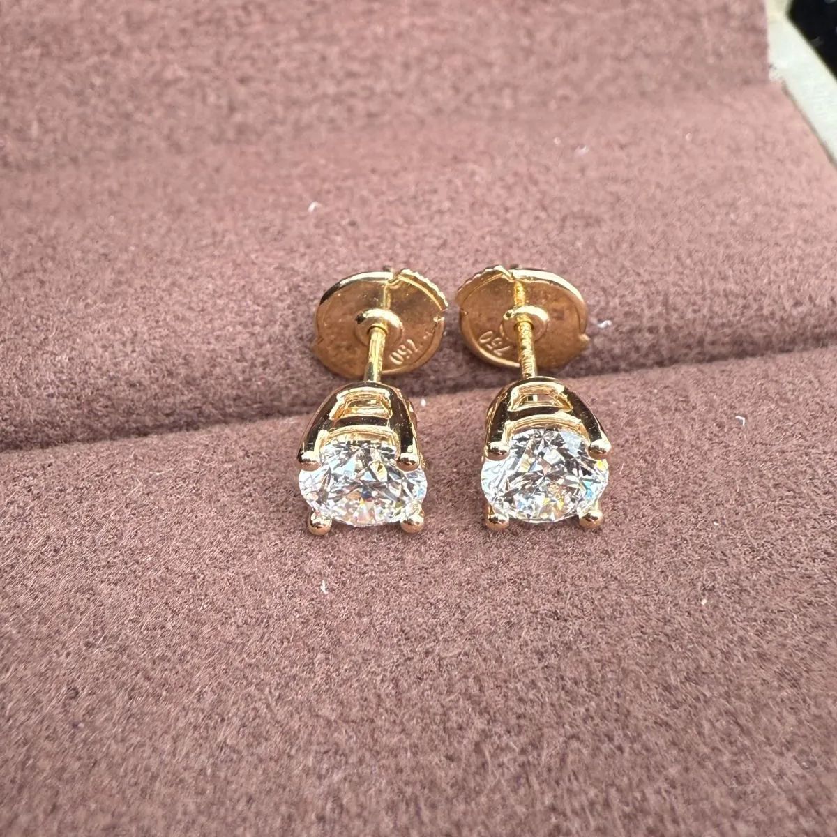 k18ダイヤモンドピアスD VS1 1.05カラット