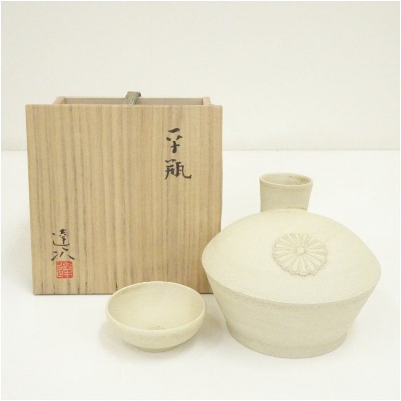 江戸期 古伊万里 染付牡丹文輪花形七寸皿 大明成化年製 裏七宝結文 古