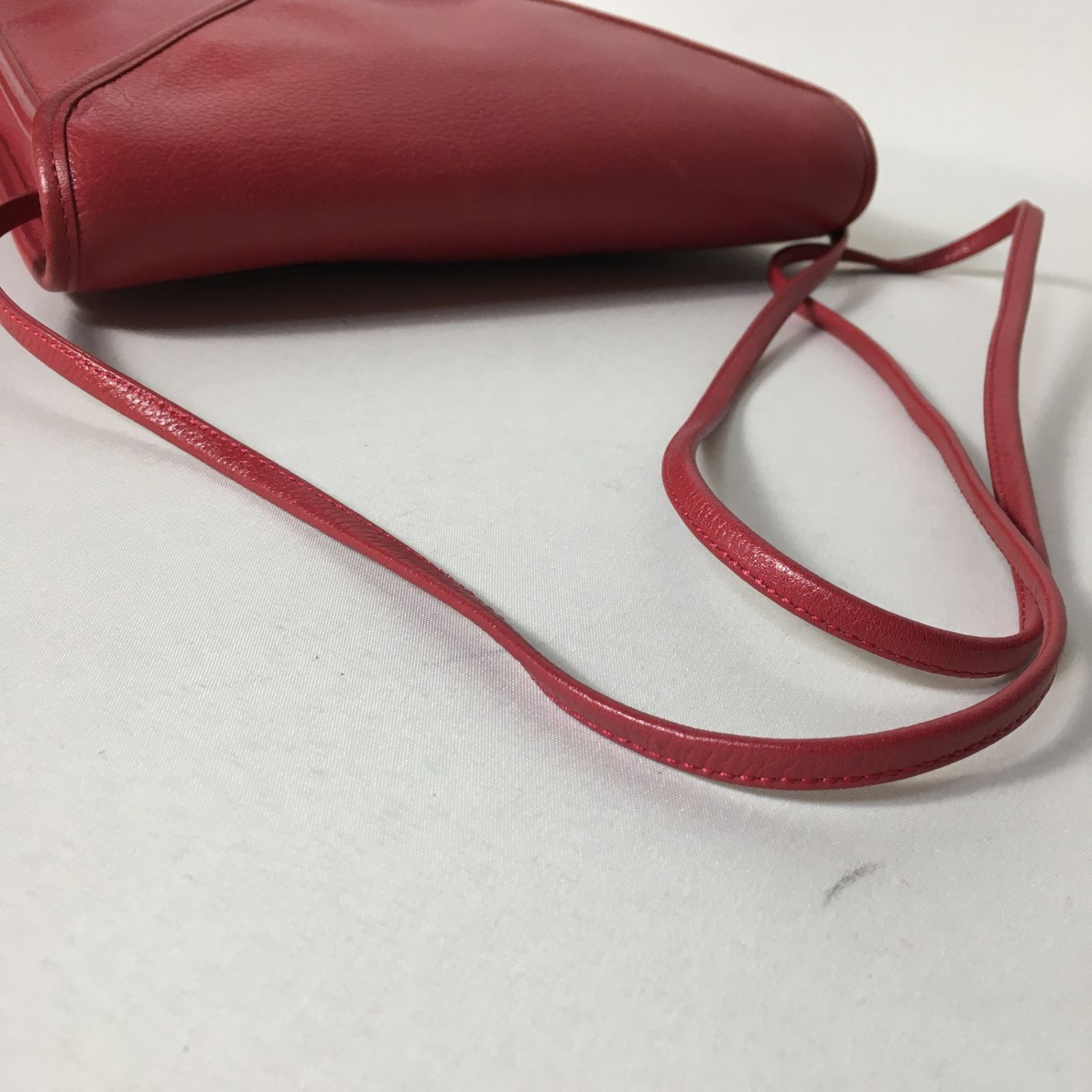 2507-106｜イヴサンローラン ショルダーバッグ レザー レッド ロゴ金具 2507-106｜イヴサンローラン ショルダーバッグ レザー レッド