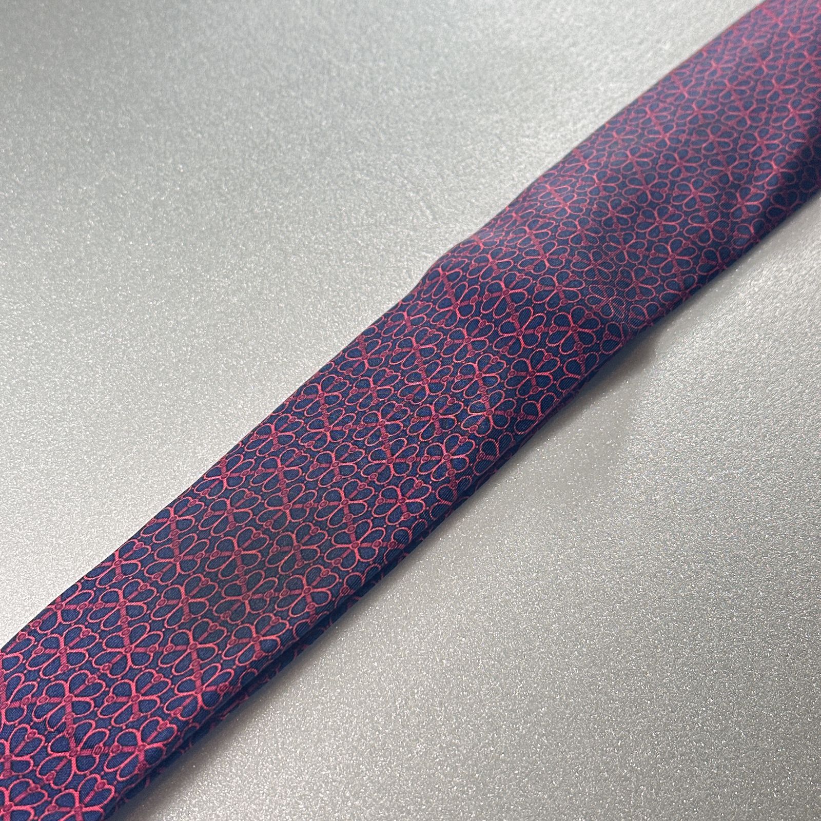 【HERMES】美品　ネクタイ ネイビー×赤　総柄 美品】 エルメス HERMES ネクタイ シルク100% 赤 ネイビー