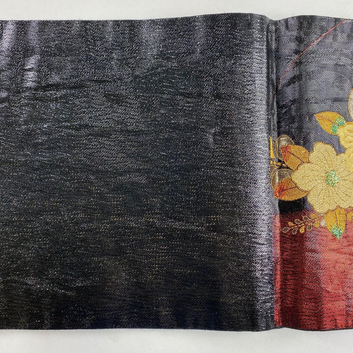 袋帯 美品 秀品 振袖向き 草花 蝶 金糸 箔 黒 六通 正絹 【中古