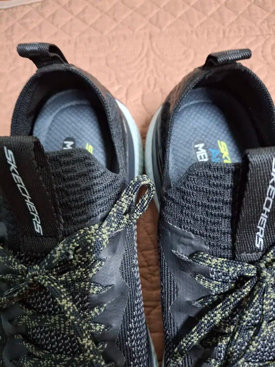 260 SKECHERS