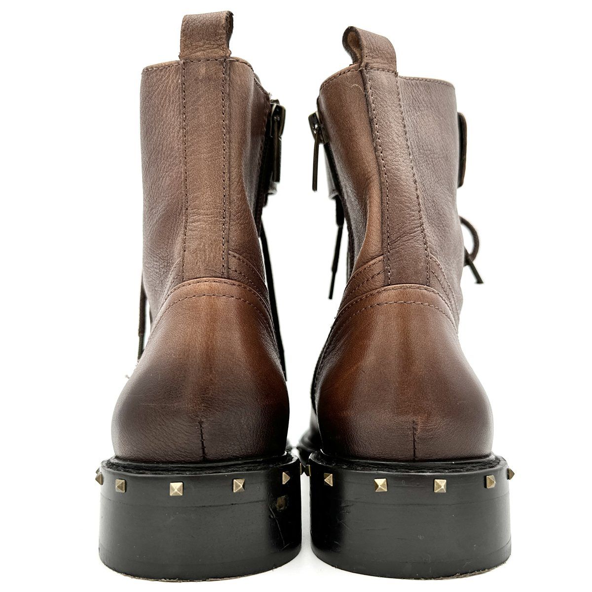 VINCE CAMUTO ショートブーツ 本革 スタッズ サイドシップ VINCE CAMUTO ショートブーツ 本革 スタッズ サイドシップ