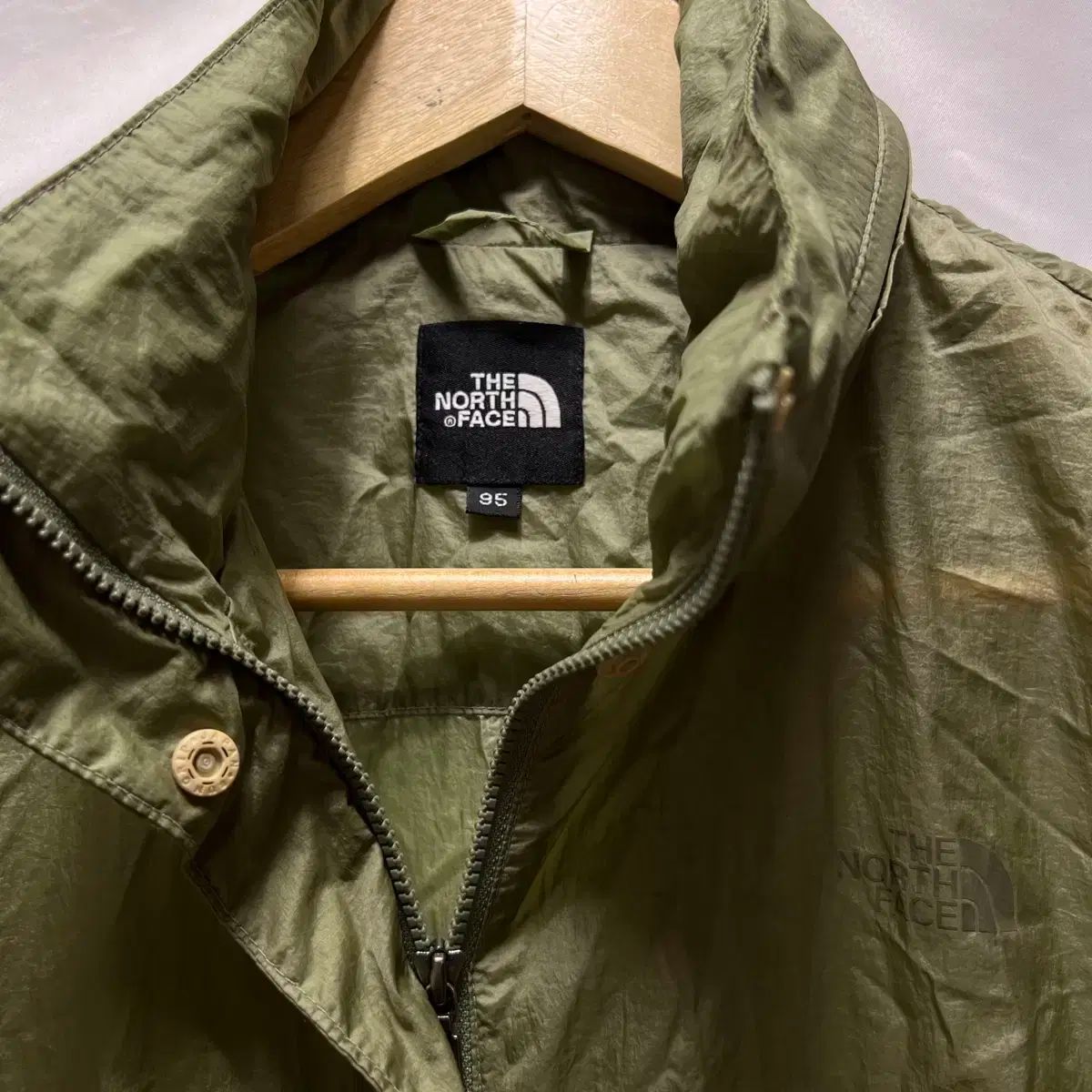 ノースフェイス　ウインドブレーカー　　　Ｌサイズ カーキ色 大きいサイズと大きい服のメンズ通販【ビッグエムワン】大きい