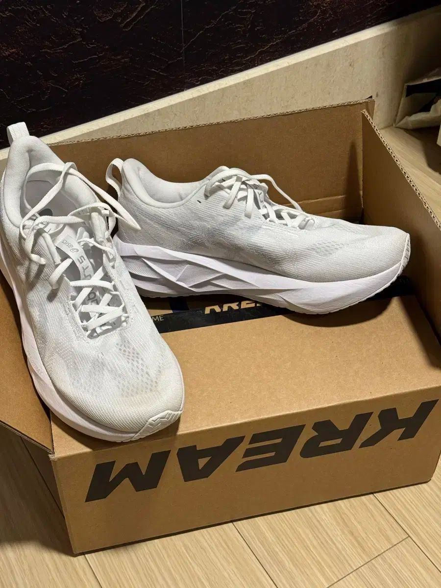 Asics アシックス ノバブラスト 5 275 白