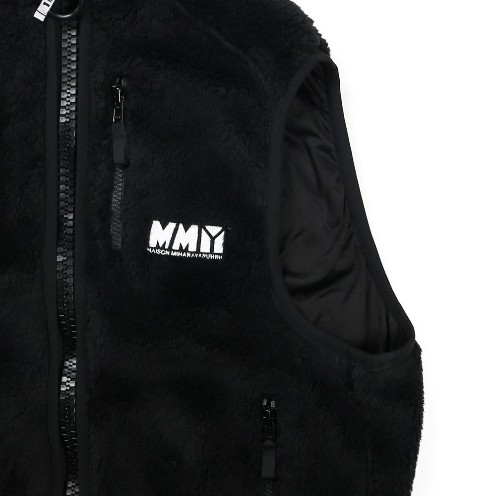 【Maison MIHARA YASUHIRO/メゾン ミハラヤスヒロ】Wide Back Boa Vest - BLACK / ボアベスト / A13VT592【送料無料】