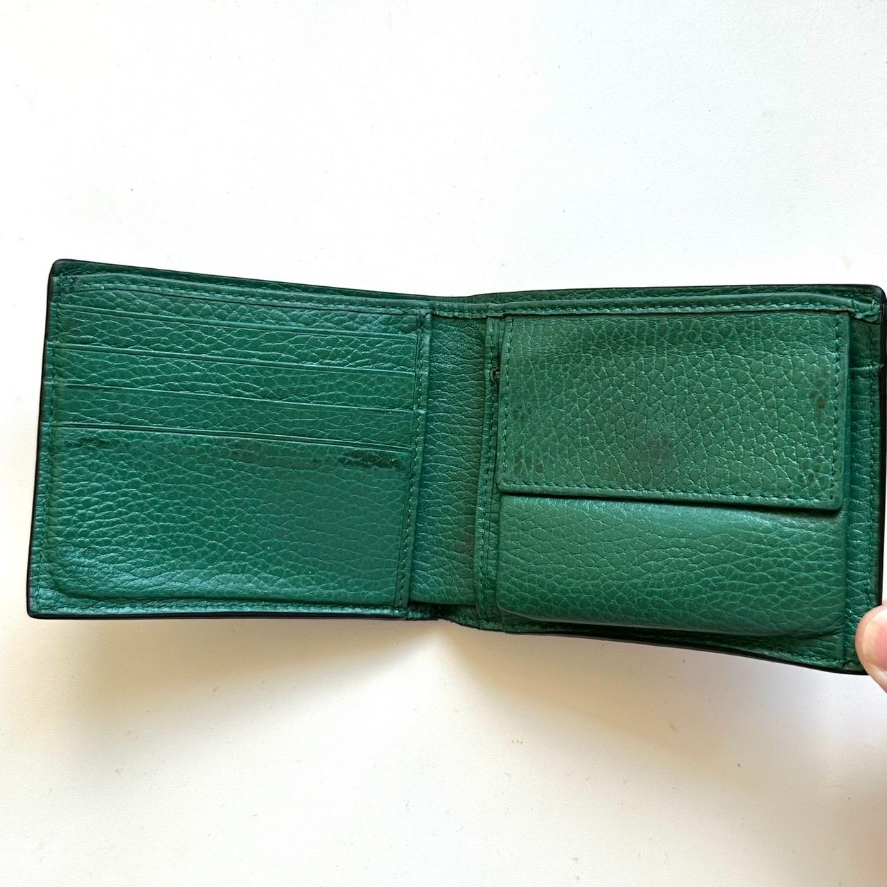 GUCCI 二つ折り財布　インターロッキング　レザー GUCCI インターロッキング 二つ折り財布 グリーン｜Yahoo!フリマ