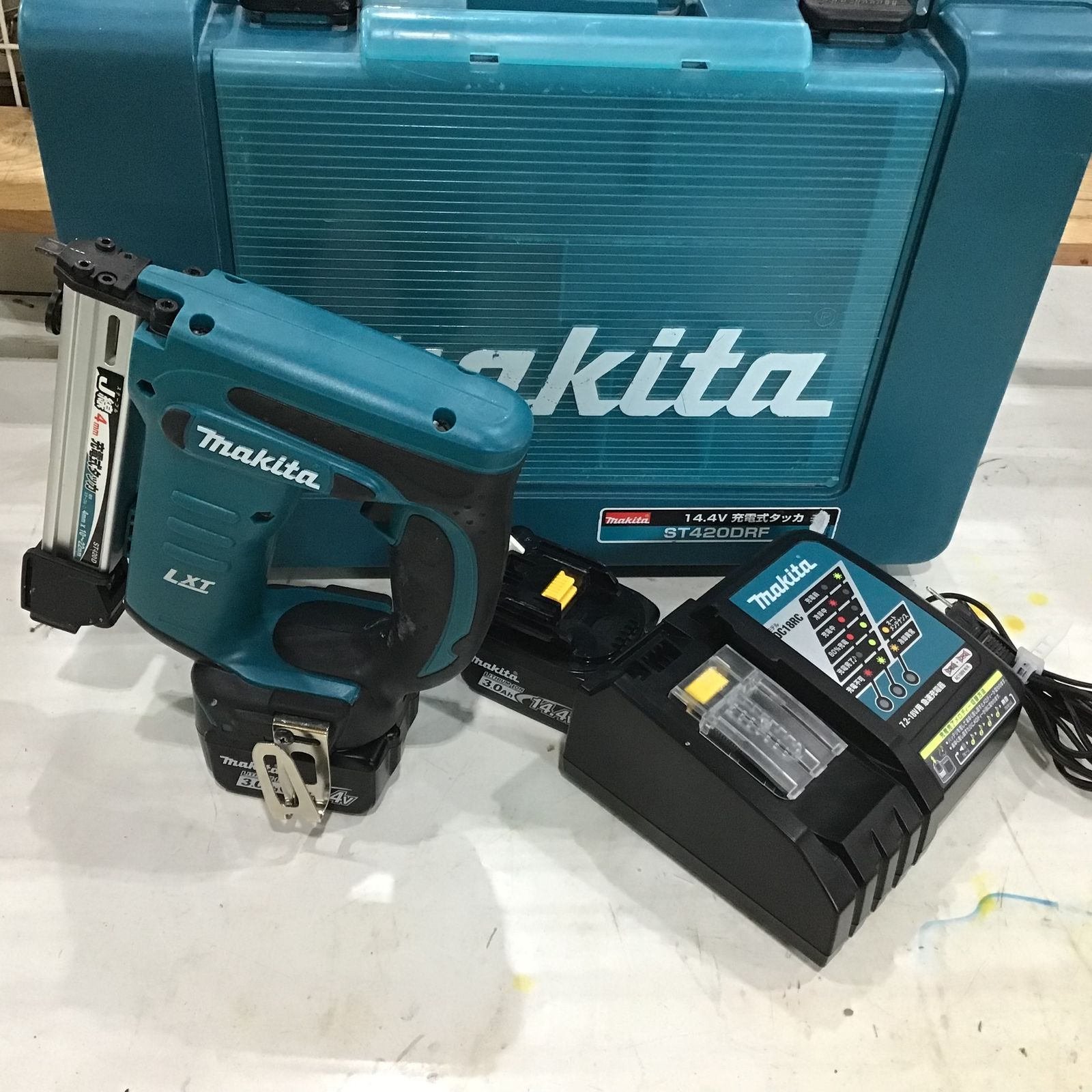 makita 充電式タッカ ST420DRF フルセット!!-