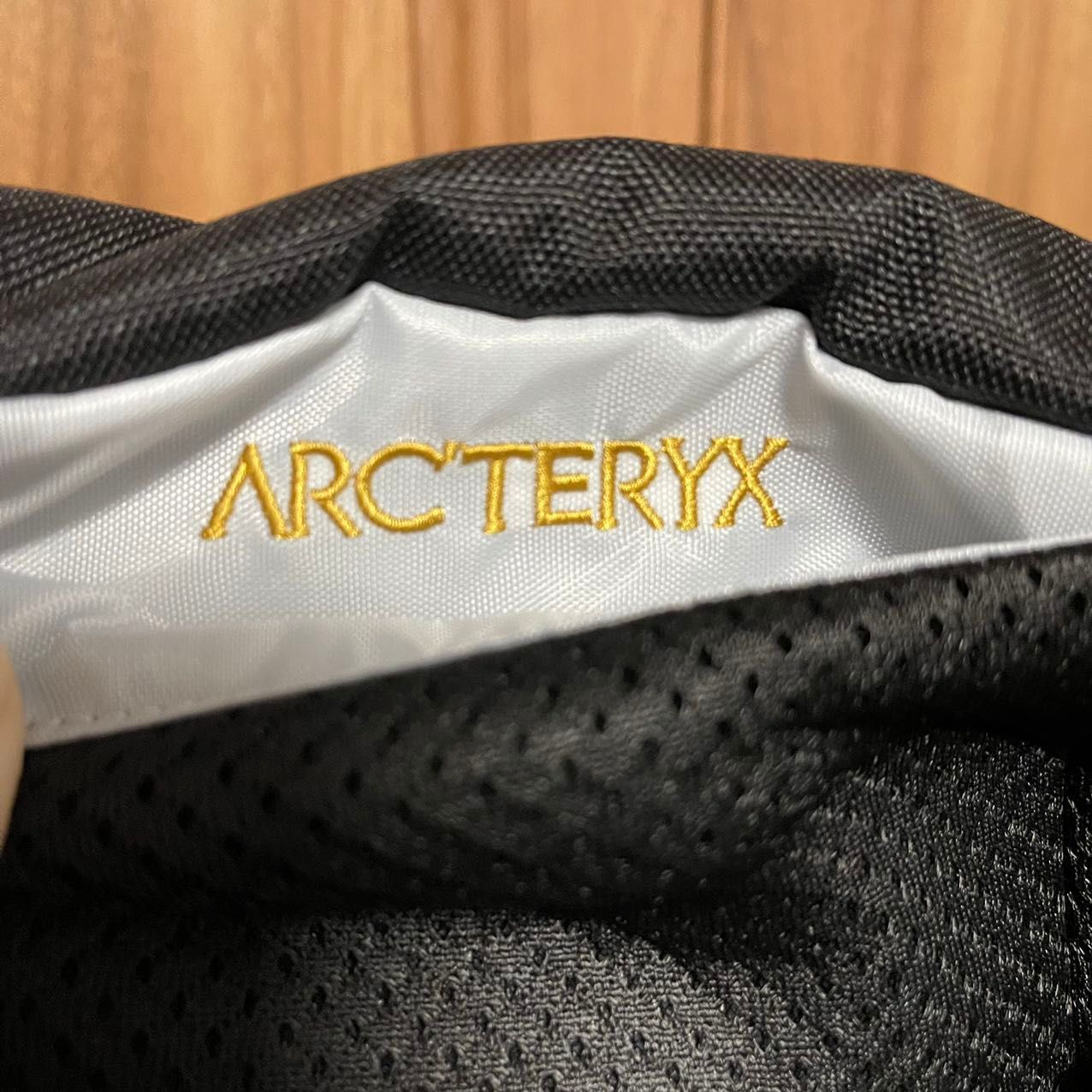 Arcteryx 　ウエストパック　ブラック　アークテリクス マンティス 2~2.5L ショルダーバッグ ユニセックス