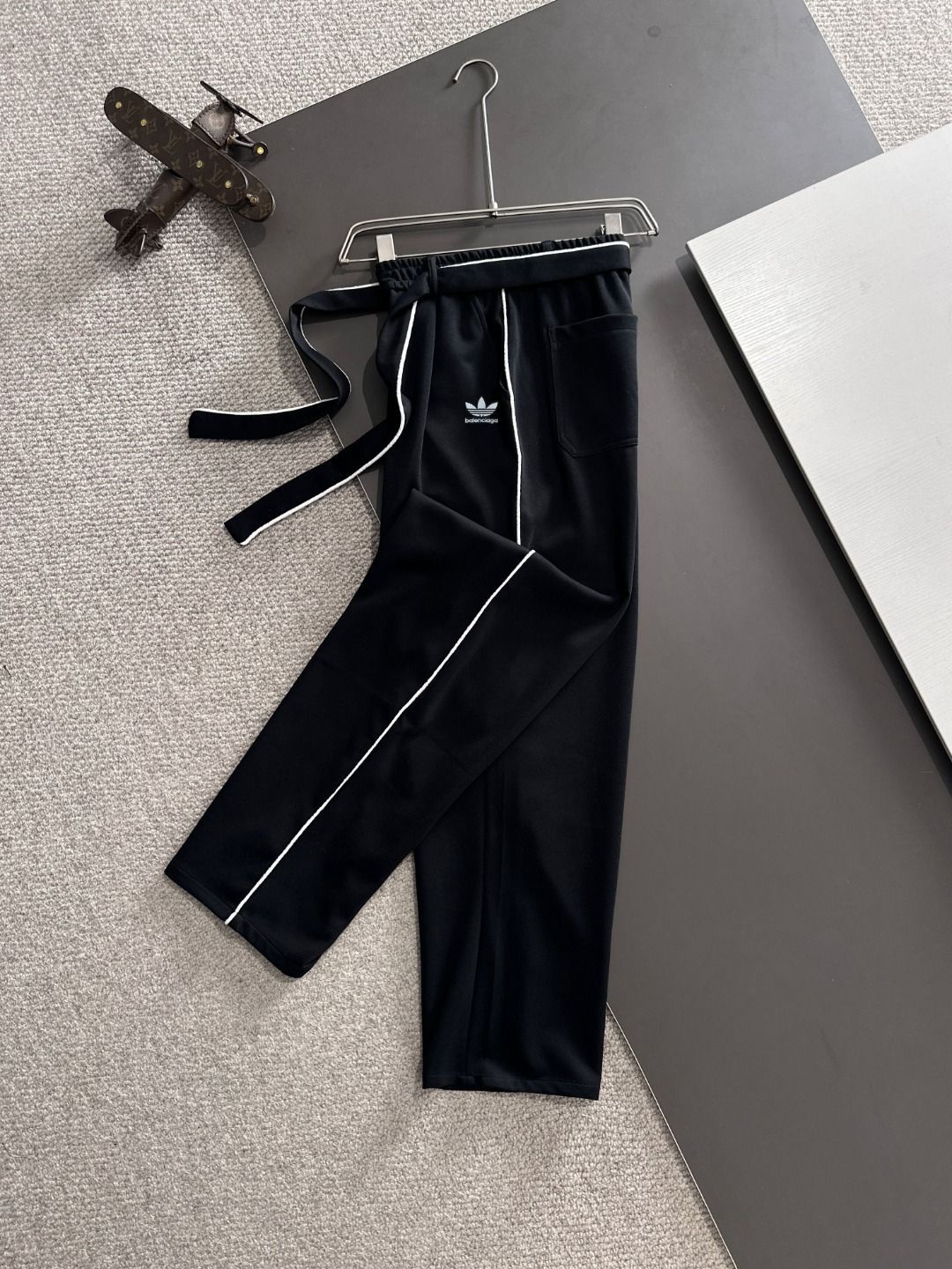 アズワン 4-406-04 スーツ 12110SB青 4L 23．5【1枚】 440604 【公式通販】