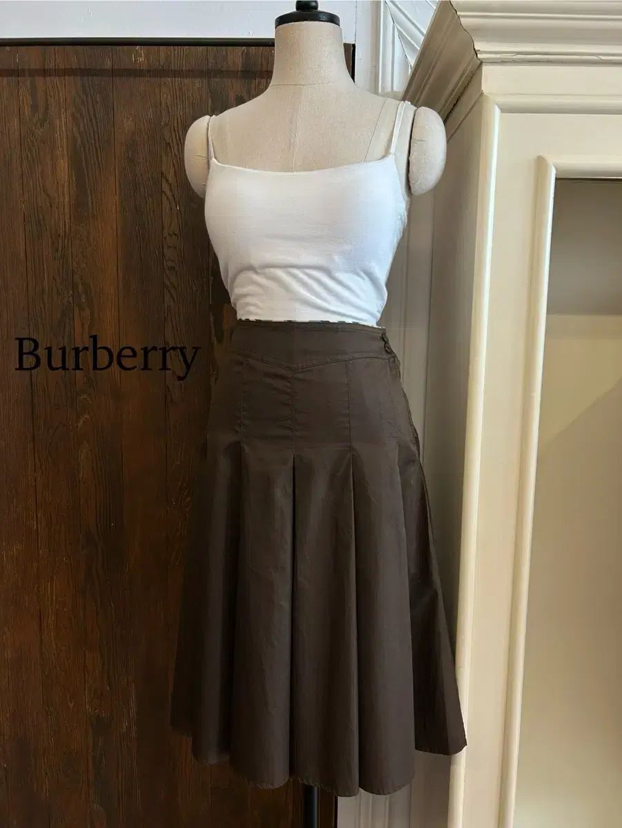 BURBERRY バーバリー 茶色 ミディプリーツスカート