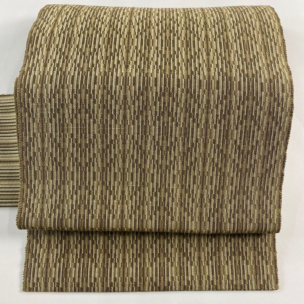 名古屋帯 秀品 縞 幾何学模様 薄黄土色 正絹