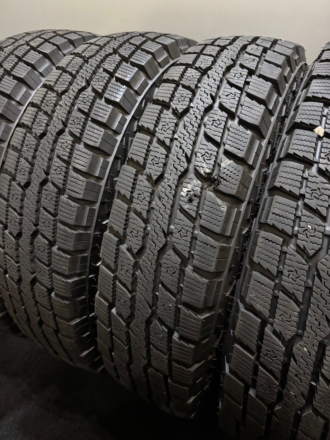 185|85R16 105|103N LT 8PR TOYO|OBSERVE W|T-R 23年製 スタッドレス 4本 ジムニー 南7-K387