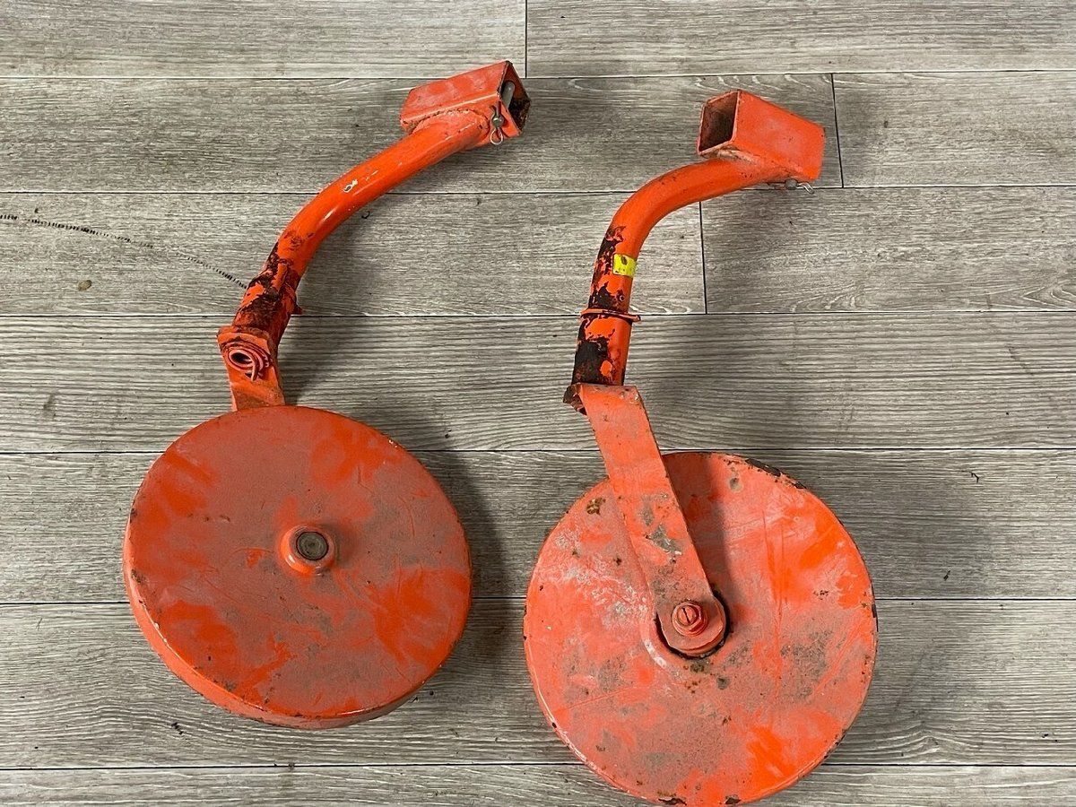 1968トラクター 尾輪 ビリン びりん ロータリ 左右2個セット|M7