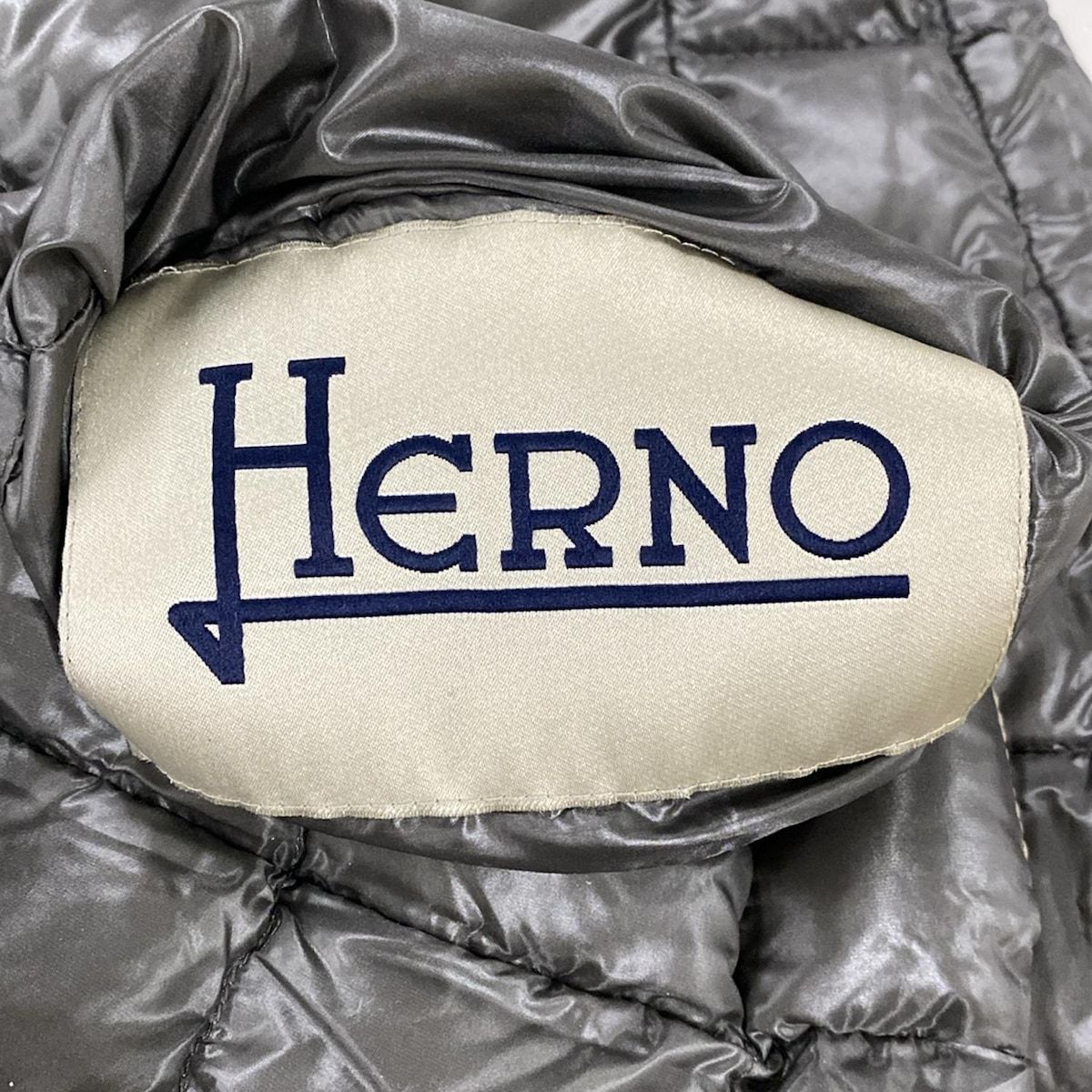 HERNO ヘルノ ダウンベスト サイズ38 S レディース - ベージュ リバーシブル ジップアップ 春 秋 SIROKUMA-CORPORATION_COM