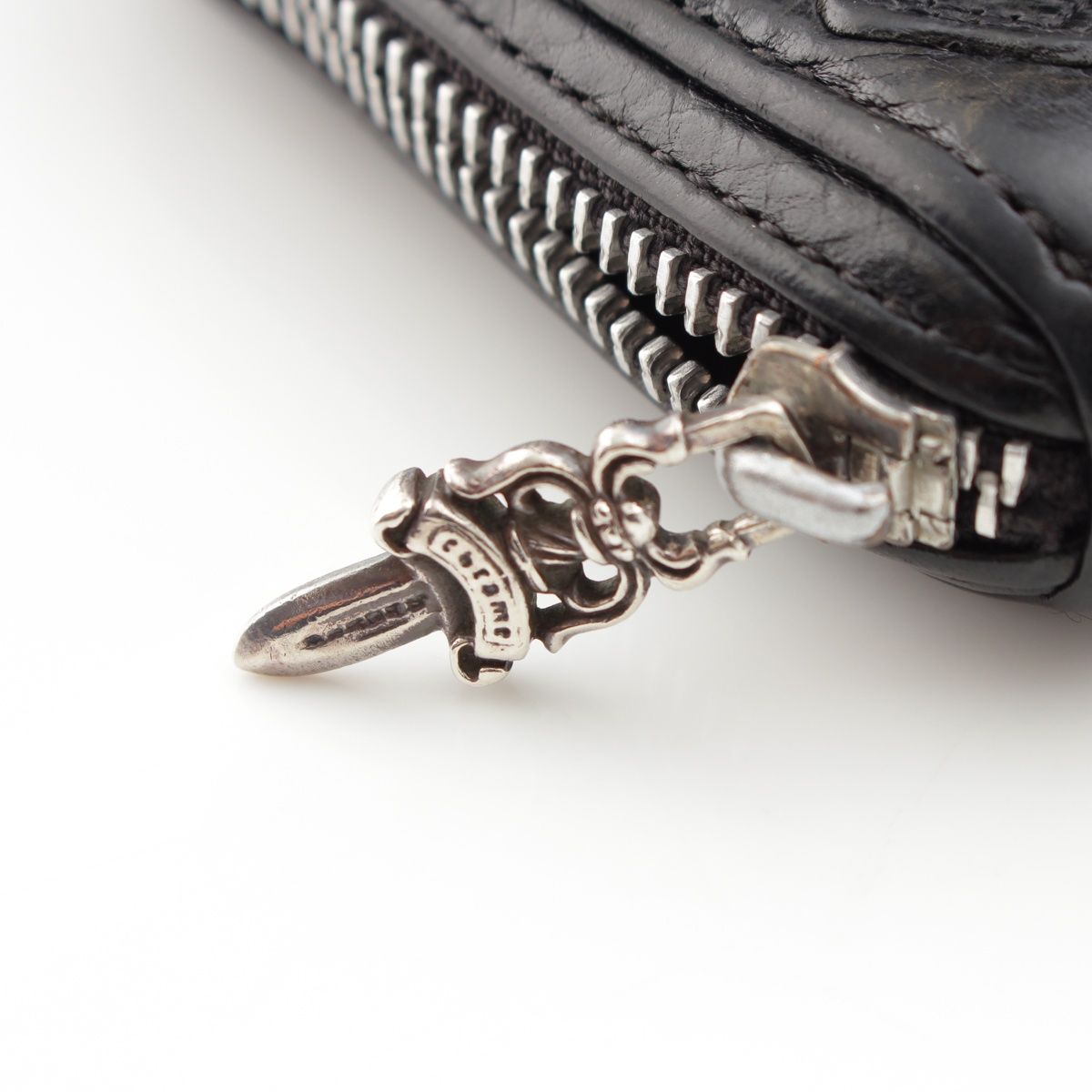 クロムハーツ フィリグリープラス ダガー ラウンドジップ ウォレット