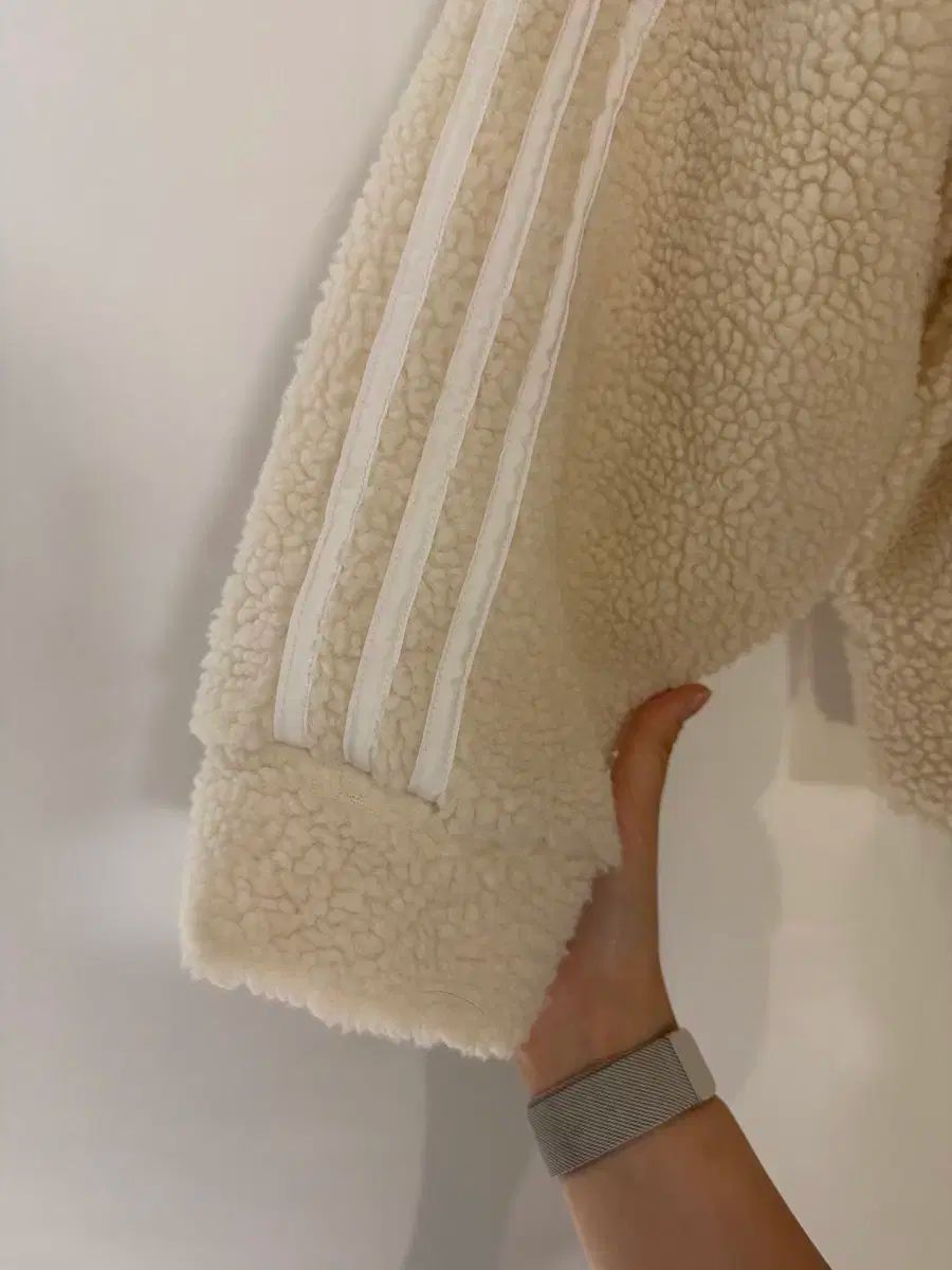 アディダス アイボリー ボア フリース Lサイズ