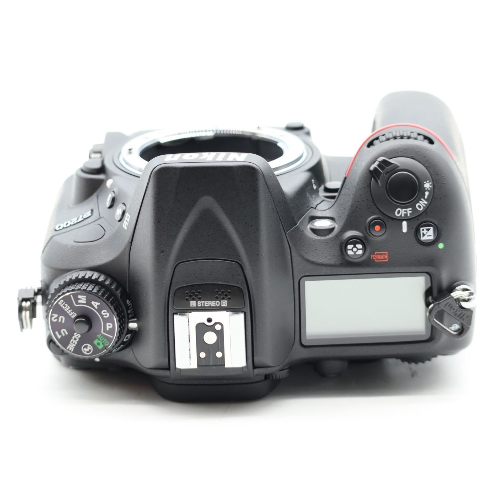 ショット数1794回の新品級 Nikon デジタル一眼レフカメラ D7200