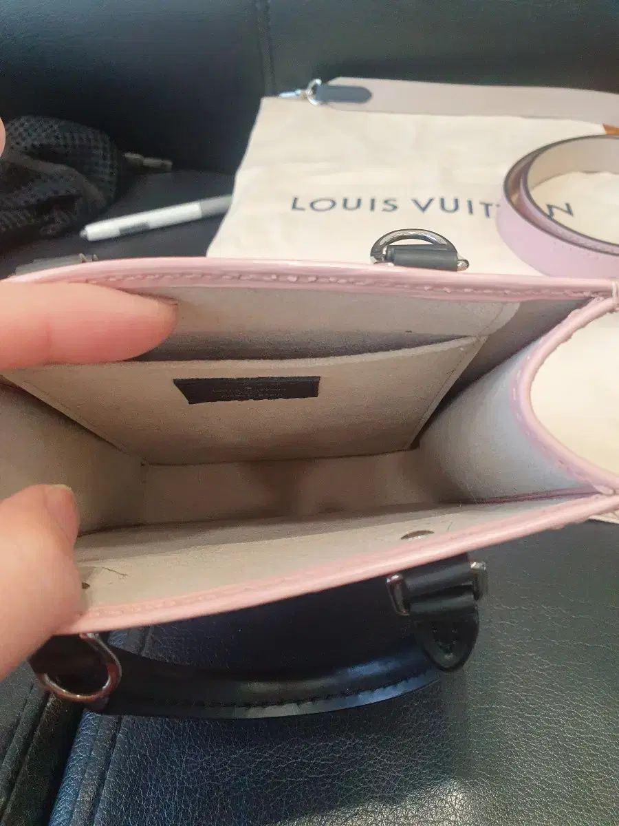 ルイヴィトン プチ サック プラ ピンク ストラップ