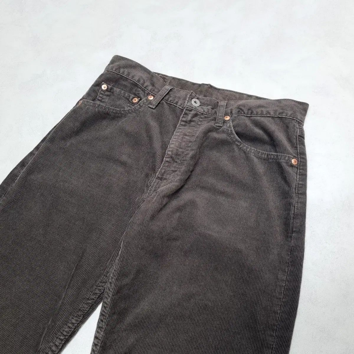 30 LEVIS