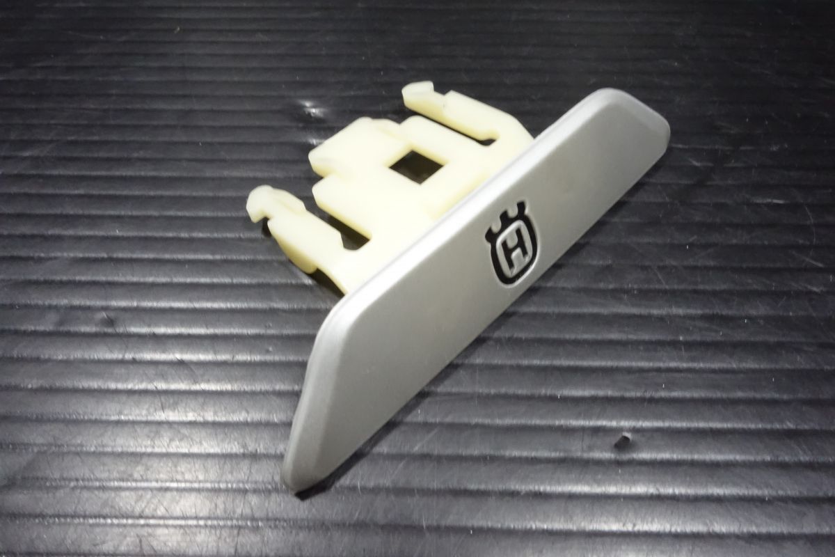 カバー グラブバー シートカウル 左右 ハスクバーナ 純正 スヴァルトピレン スバルトピレン ビットピレン ヴィットピレン 401 R20250908