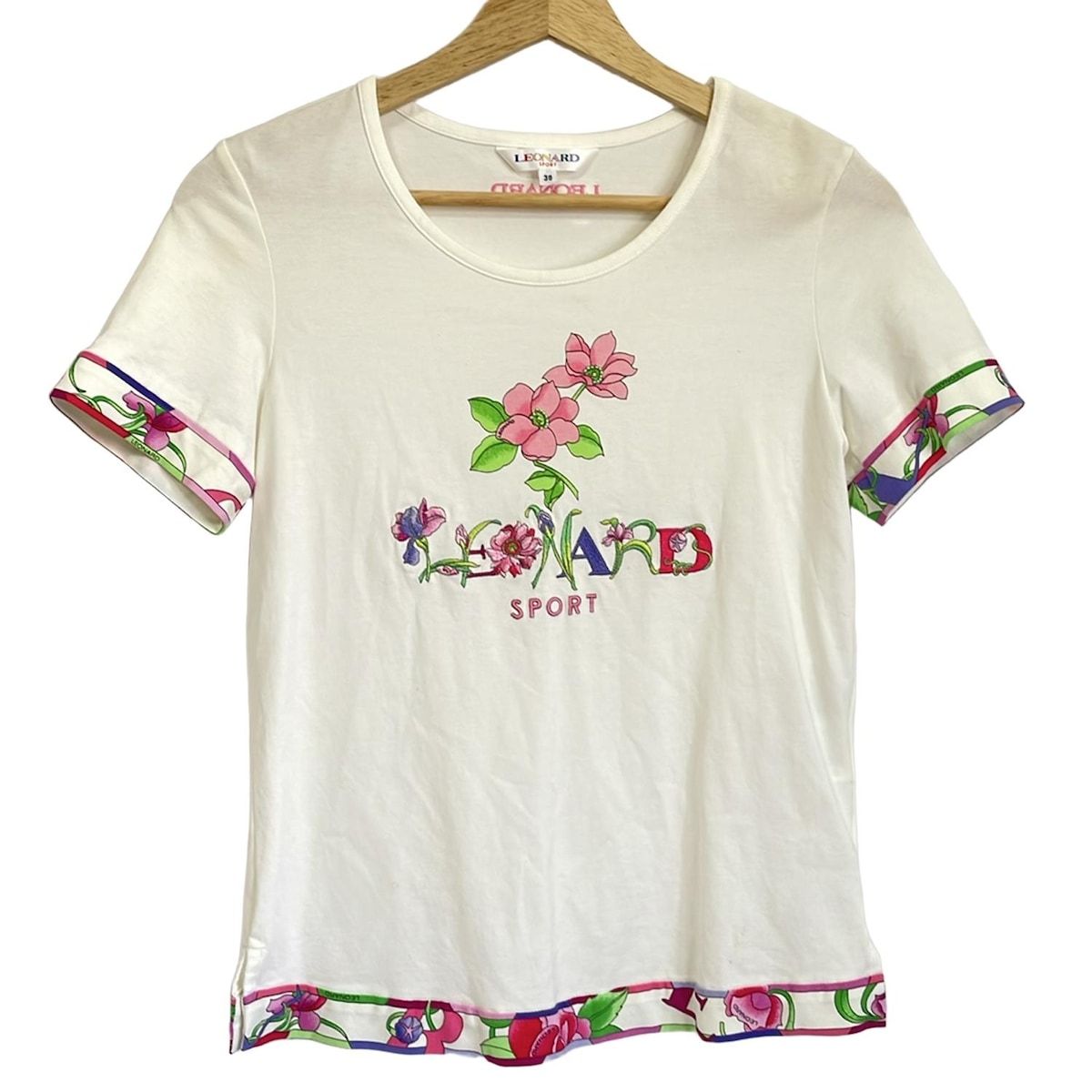 LEONARD SPORT(レオナールスポーツ) 半袖カットソー サイズ38 M レディース美品  - 0538283 白×ライトピンク×マルチ 花柄/ラインストーン/ビーズ/刺繍 レオナールスポーツ 半袖カットソー サイズ38 M レディース美品