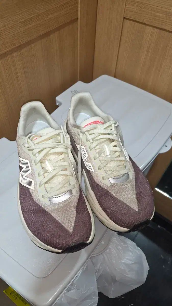 ニューバランス FuelCell Rebel v5 スニーカー 260mm 2E