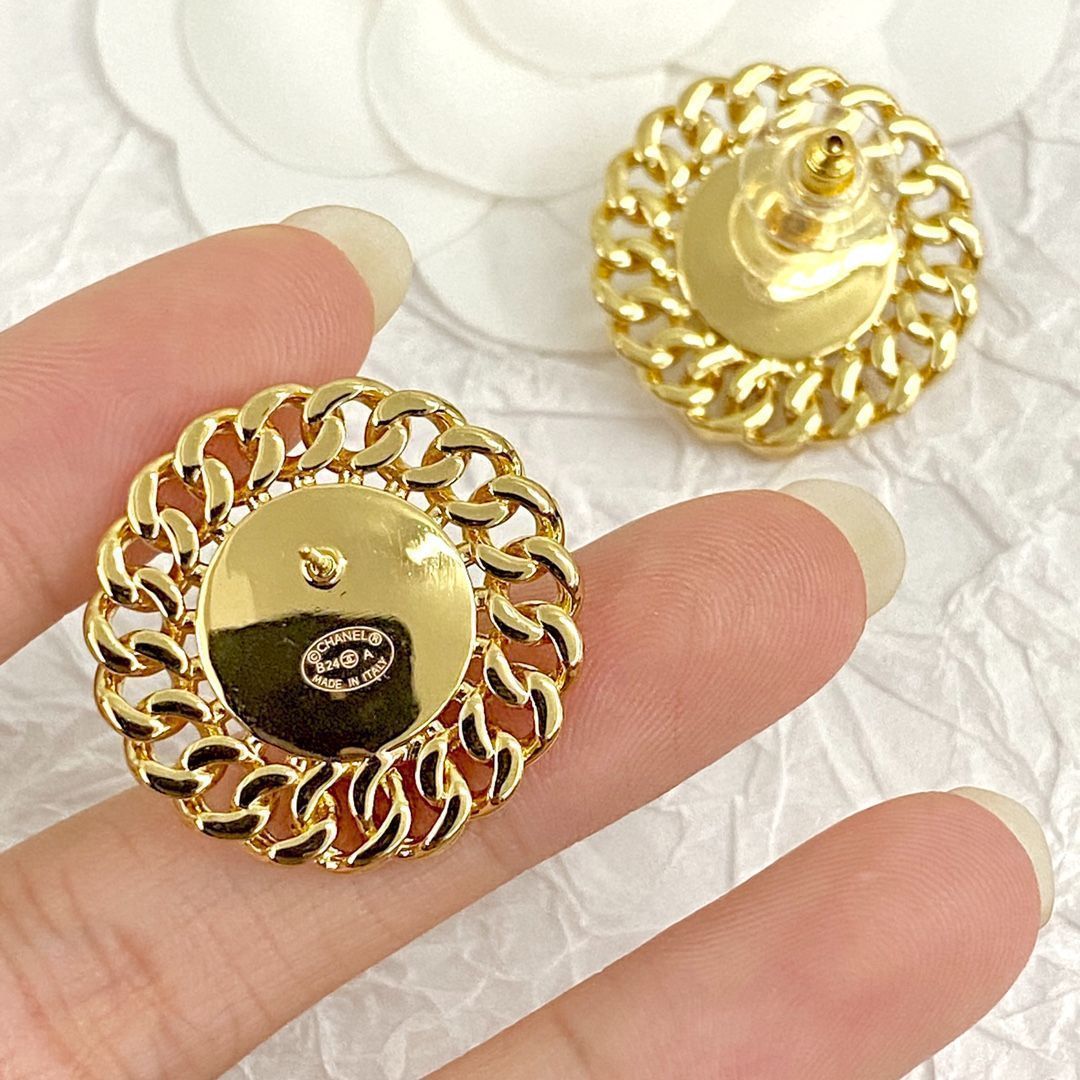 今日特価】CHANEL シャネル 24 年 丸形ヴィンテージ メタル