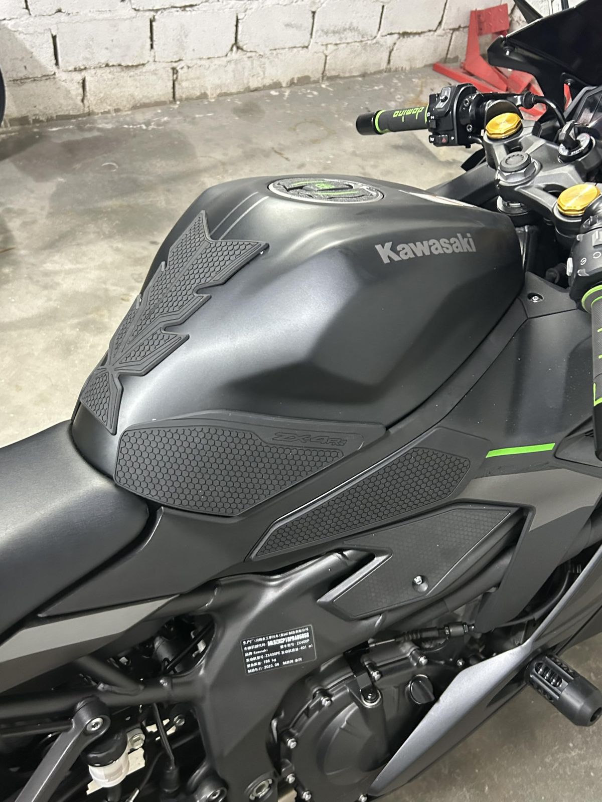新品 トラクションパッド タンクキット に対応 カワサキ ZX-25R