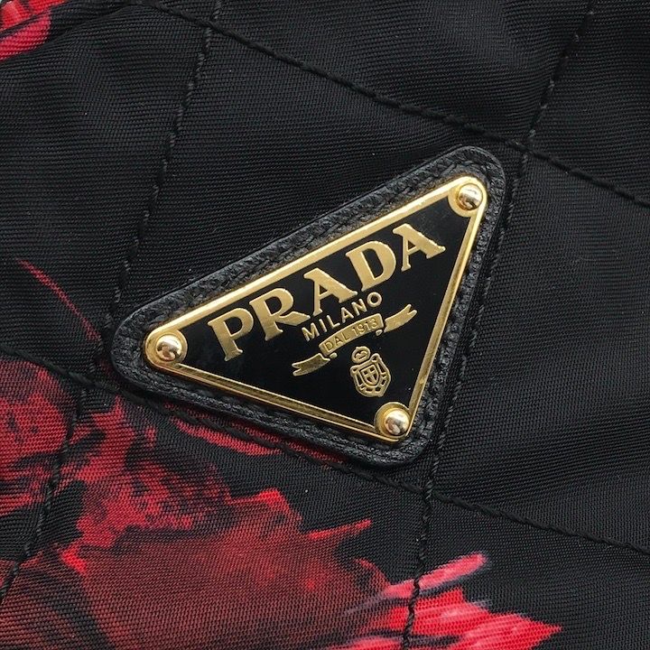 美品 PRADA プラダ 三角ロゴ プレート ナイロン キルティング フラワー