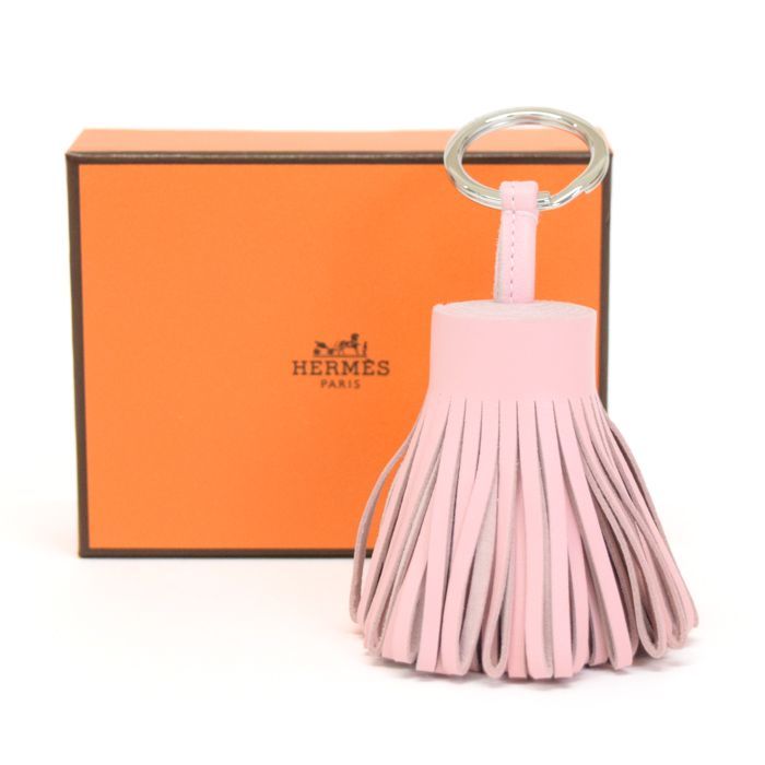 エルメス HERMES カルメン アニョーミロ ラムスキン レザー SV金具 W刻印 2025年 バッグチャーム キーリング キーホルダー タッセル レディース ローズサクラ ピンク 正規品 mbq12003