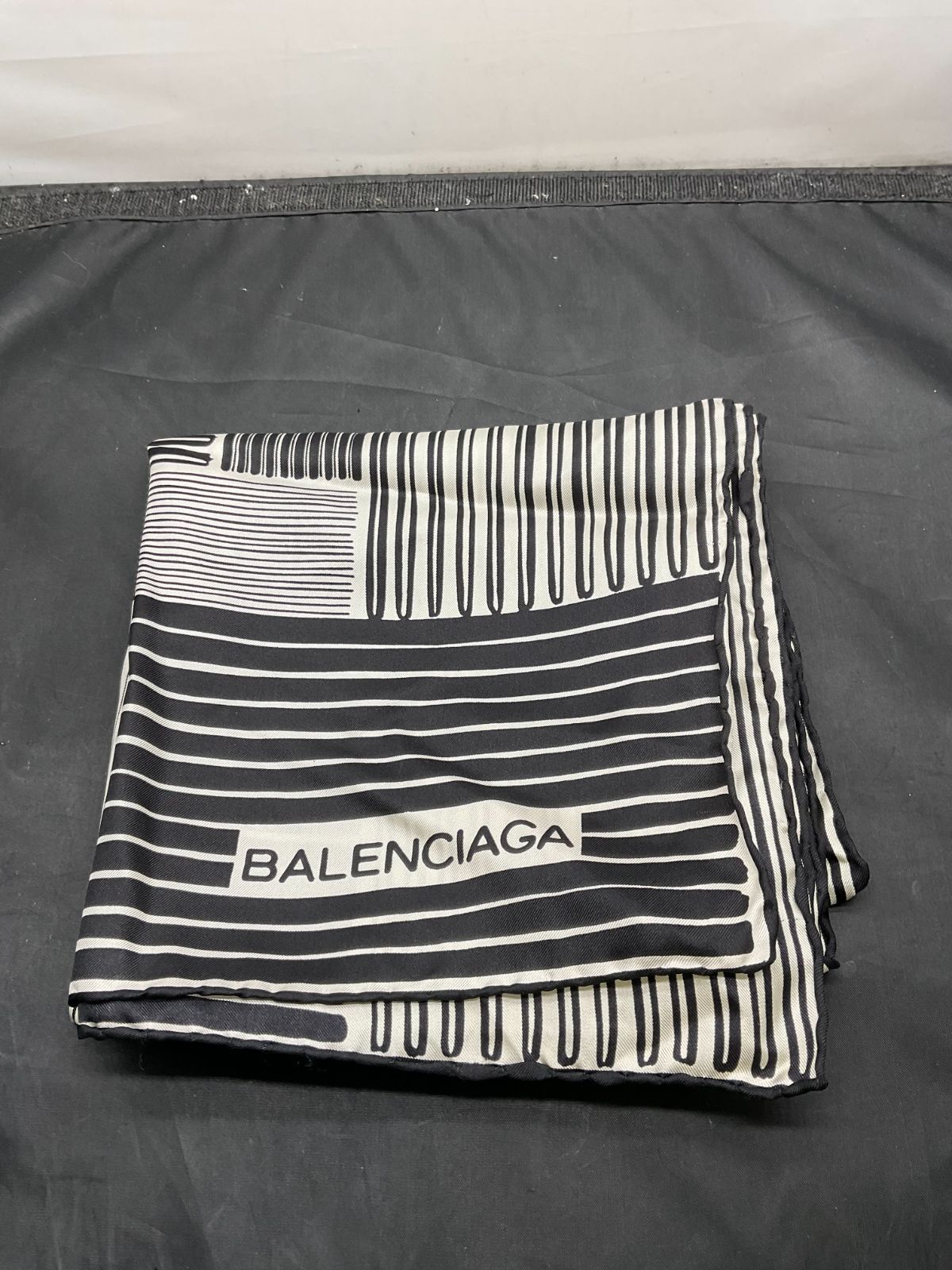 バレンシアガ シンプソンズ　スカーフ 楽天市場】バレンシアガ BALENCIAGA スカーフ 2022 S/S The