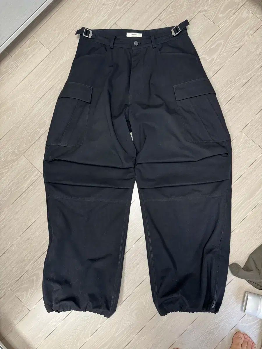 Nonnod サイド ジッパー カーゴ パンツ 黒 3 サイズ