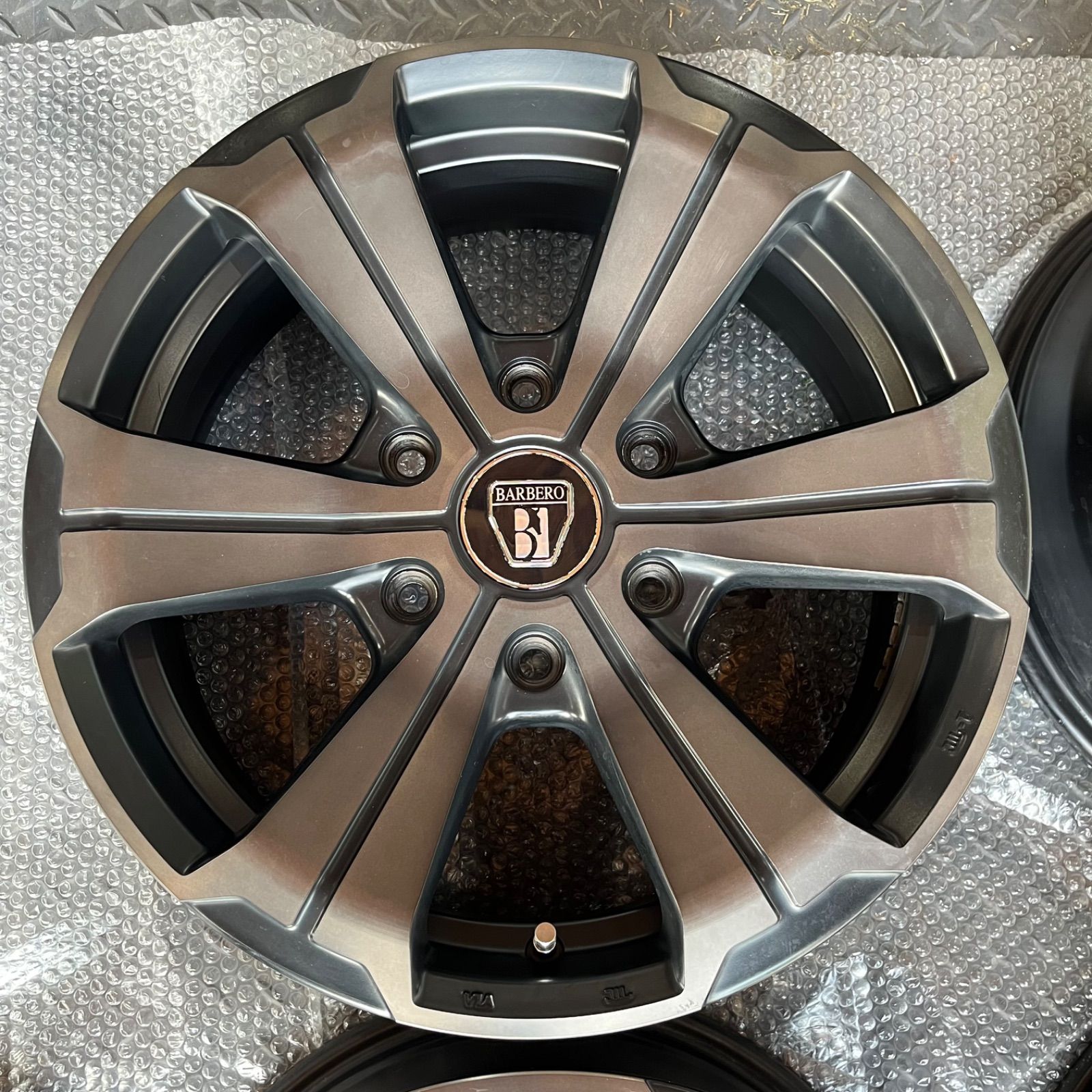 BARBERO 17インチ ホイールセット GOODYEAR ハイエースワイド