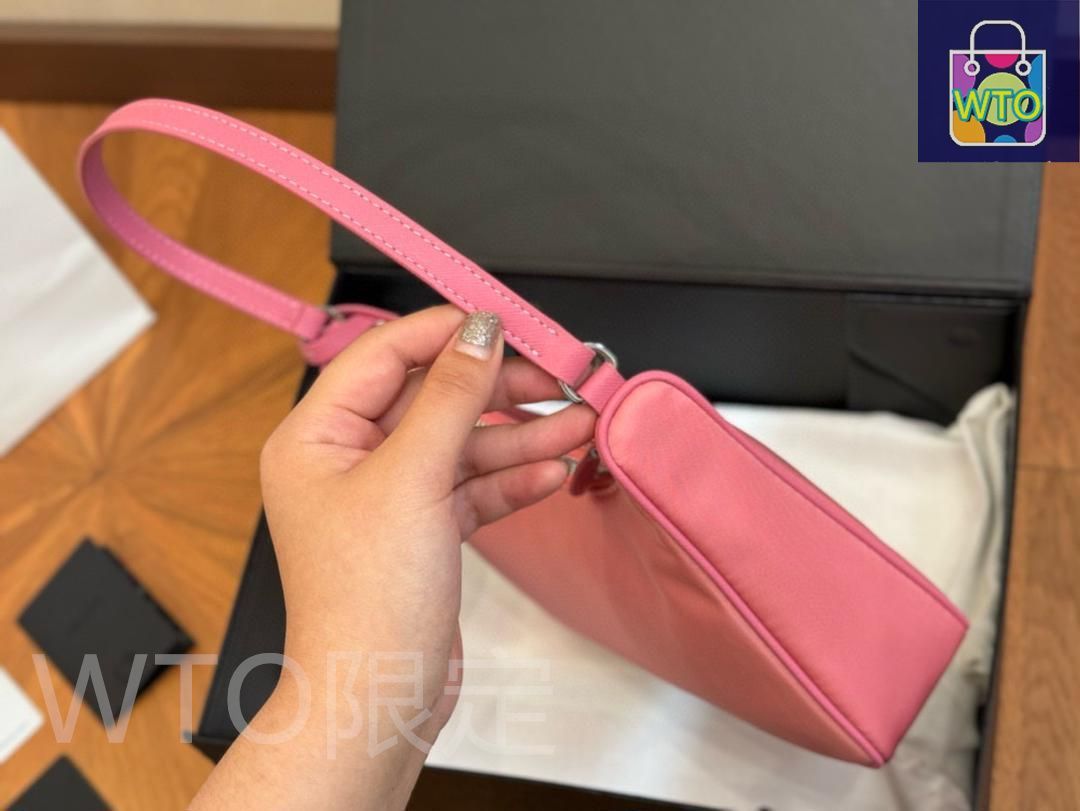 PRADAプラダのとてもスタイリッシュな女性用ショルダーバッグ｜本日