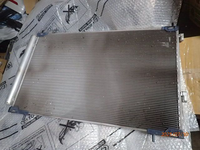 ハリアー ZSU60W 純正 コンデンサー