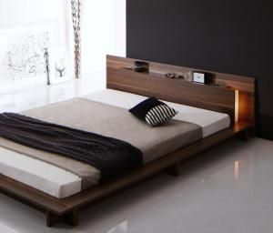 ウォルナットブラウン ホワイト モダンライト・コンセント付き大型ローベッド スタンダードボンネルコイルマットレス付き クイーン 組立設置付き モダンライト・コンセント付き大型ローベッド