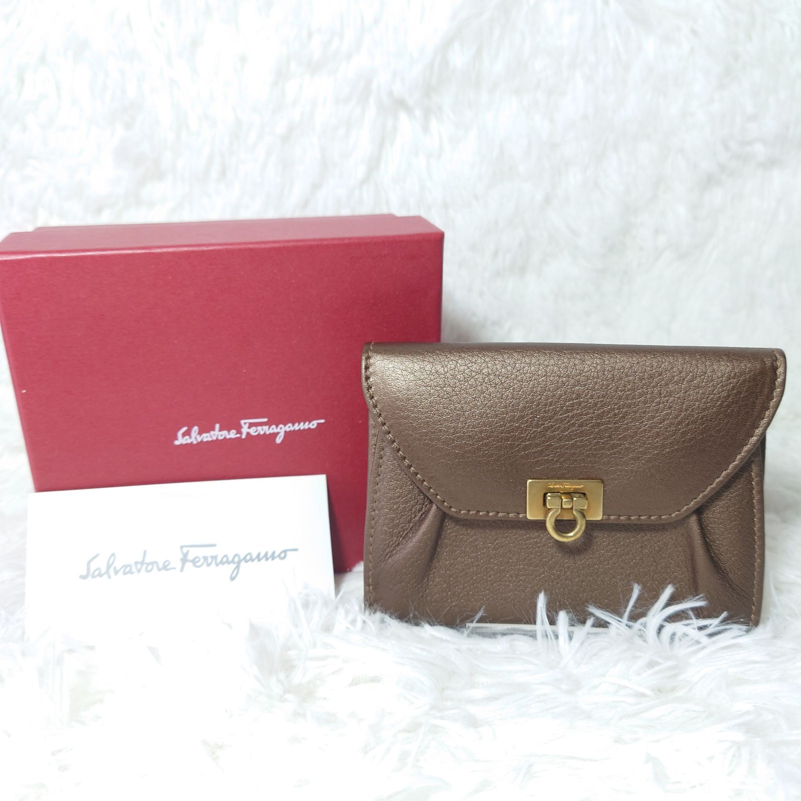 美品】 salvatore Ferragamo サルヴァトーレ フェラガモ 革財布 二