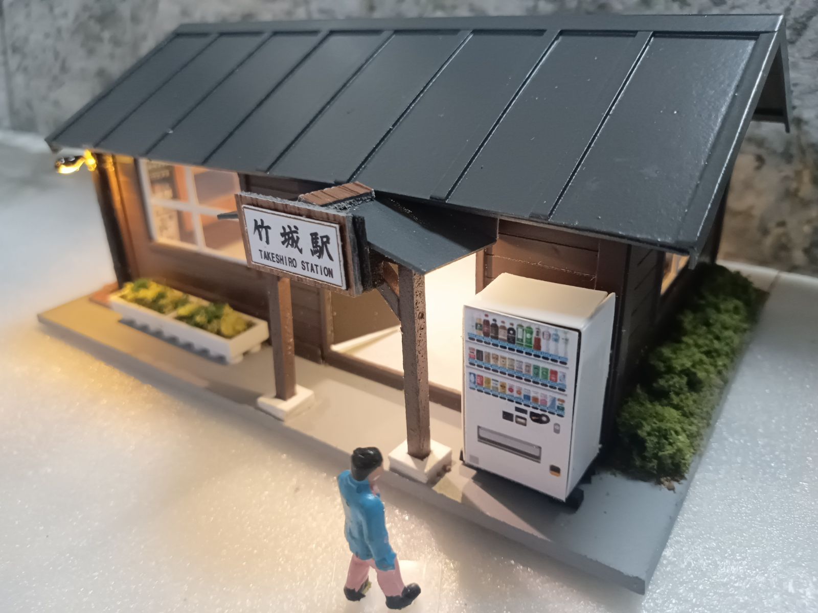 【HO】【夜景】木造無人ローカル駅舎　ストラクチャー（★照明付）着色　完成品 HOゲージ】【夜景】木造・田舎の無人駅（駅舎） ストラクチャー