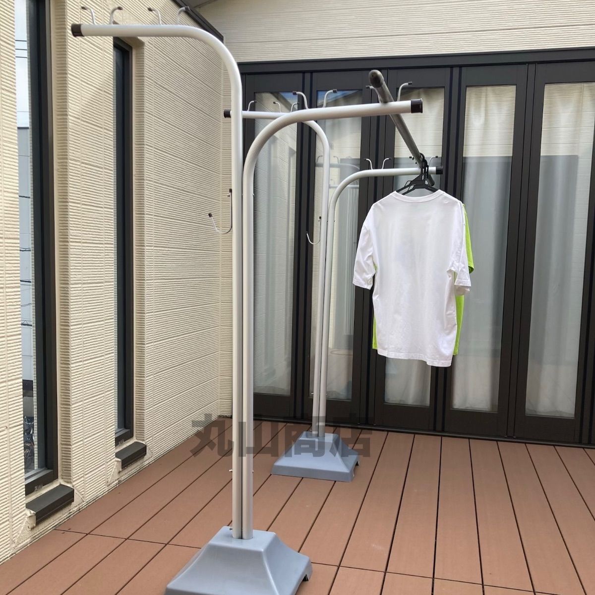 屋外用 硬質アルミ製 物干し台 段違いF型 シルバー 銀色 屋外用 ベース石付き 2本1組