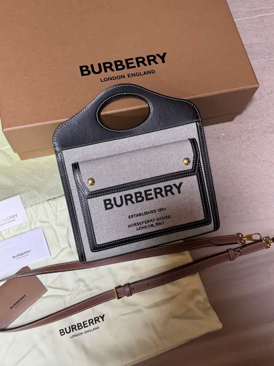 Burberry バーバリー ツートン バイ ポケットバッグ ミニ