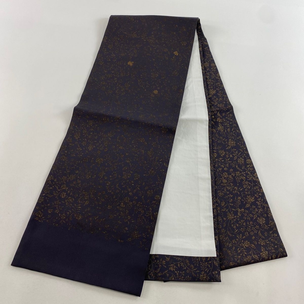 開き名古屋帯 正絹 唐織 扇面文 花唐草 U-7141 開き名古屋帯 秀品 花唐草 金糸 金彩 濃紫 正絹 【中古】 - メルカリ