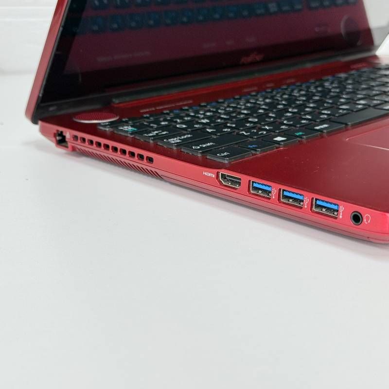 富士通/ノートパソコン/Core i7/メモリ16GB/SSD/ブルーレイ/赤 富士通