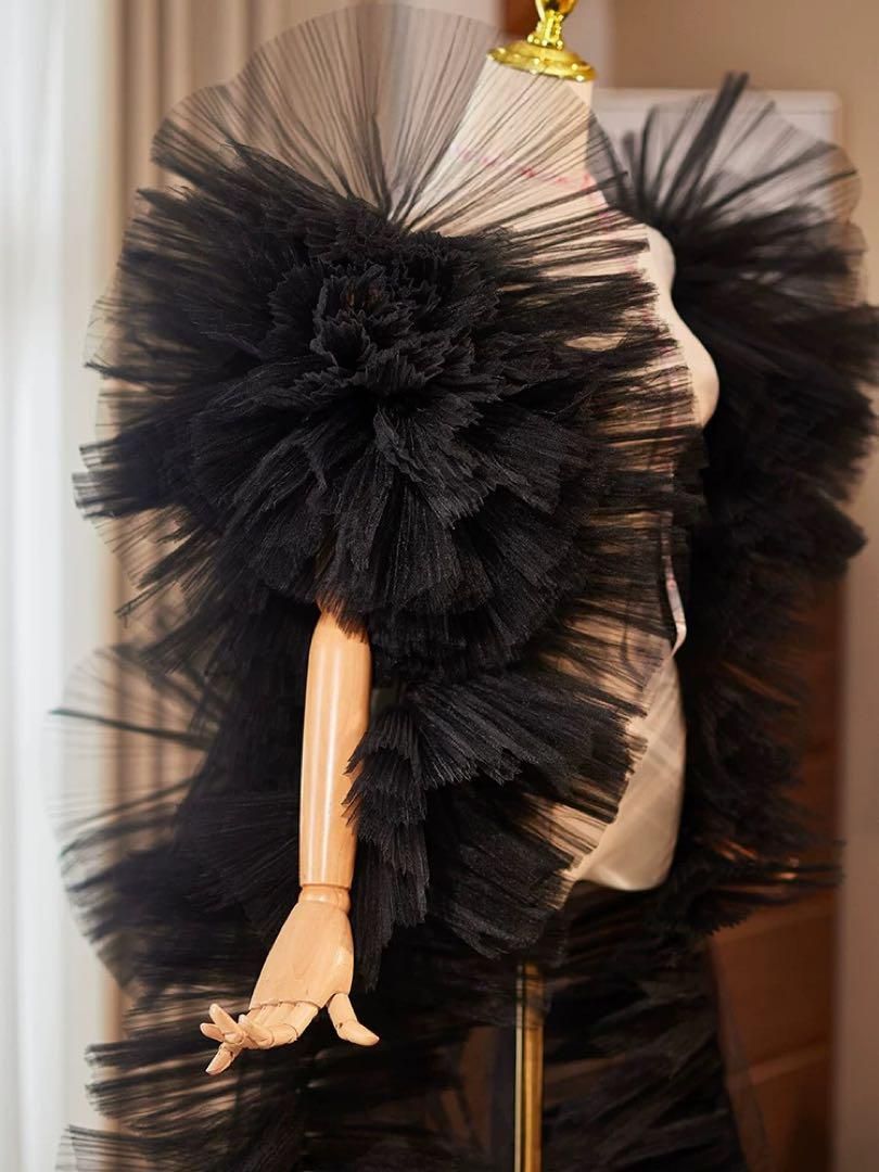 フリルスリーブのゴージャスなロングショール