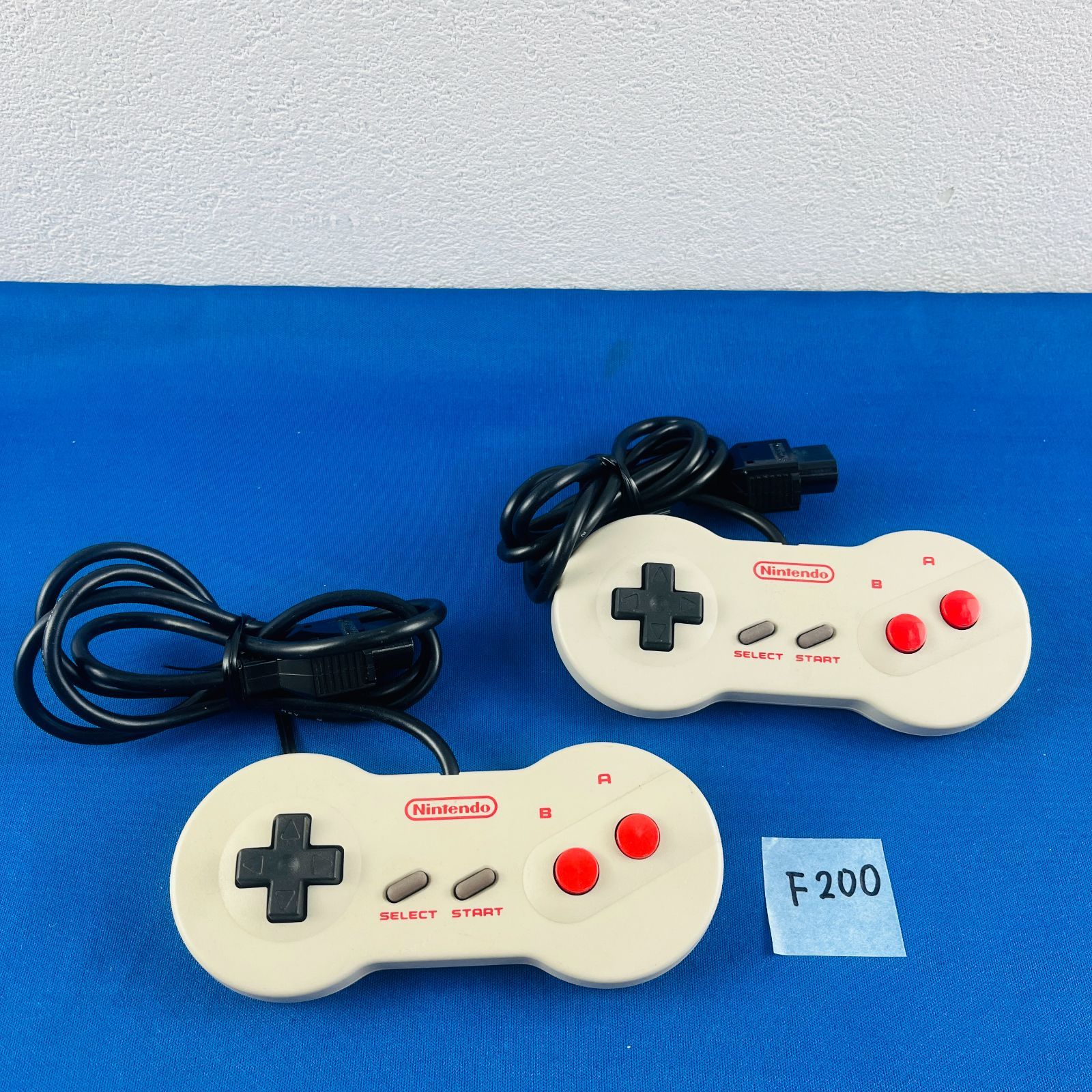 【動作OK】ニューファミコン 本体 コントローラー2個 ケーブル一式 動作確認済 Nintendo 任天堂 ニューファミコン本体